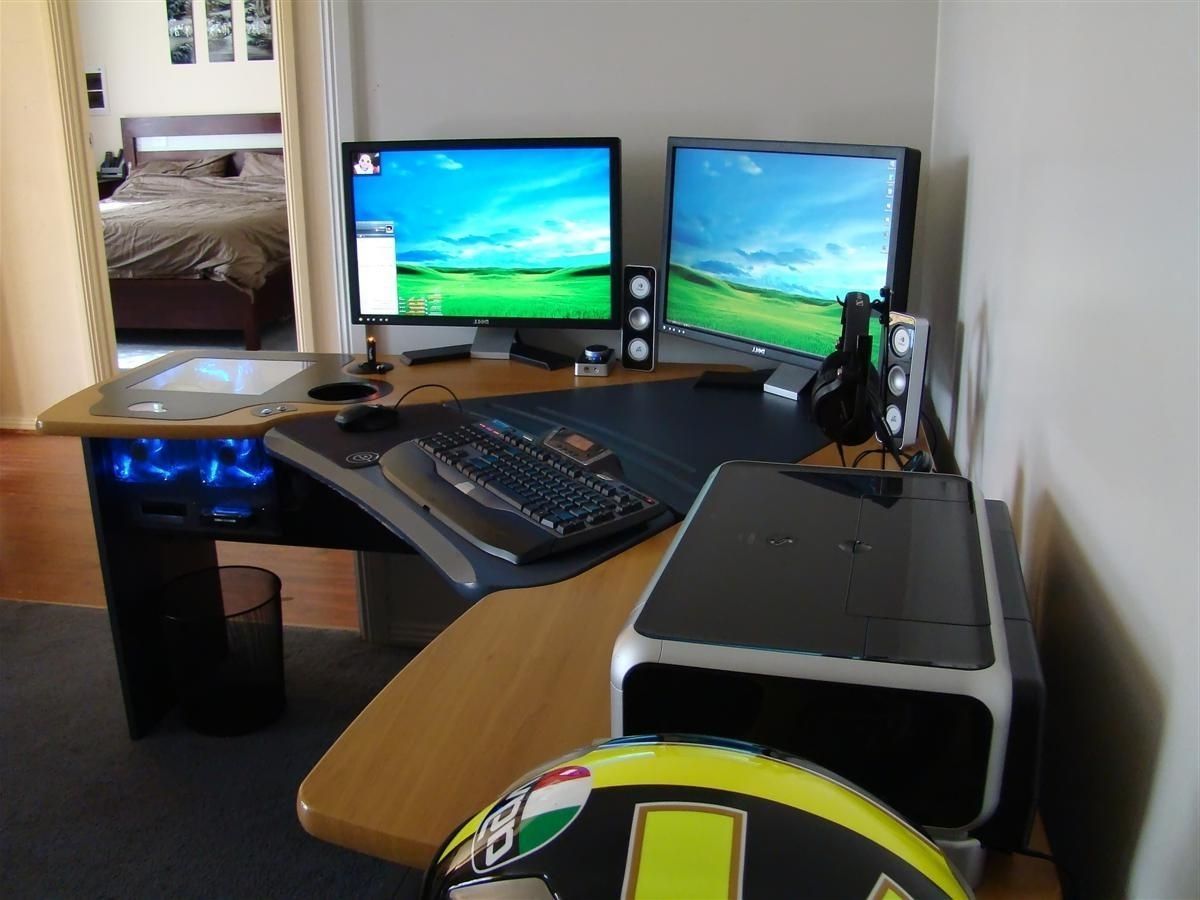Computer Desks For Two Monitors Regarding 2018 Home Decor: Wonderful Dual Monitor Computer Desk And 15 Envious (View 19 of 20)