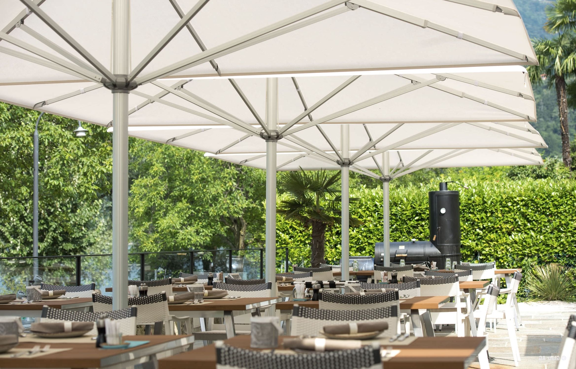 Featured Photo of The Best Commercial Patio Umbrellas