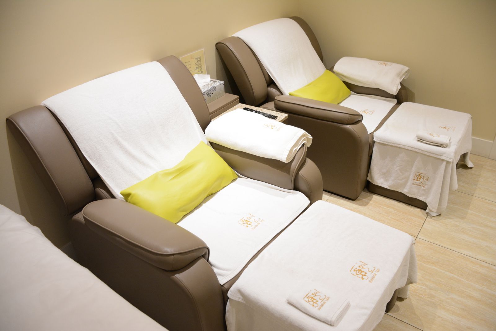 Home – Yuen Foot Massage & Nail Spa Throughout Most Popular Foot Massage Sofa Chairs (View 15 of 20)
