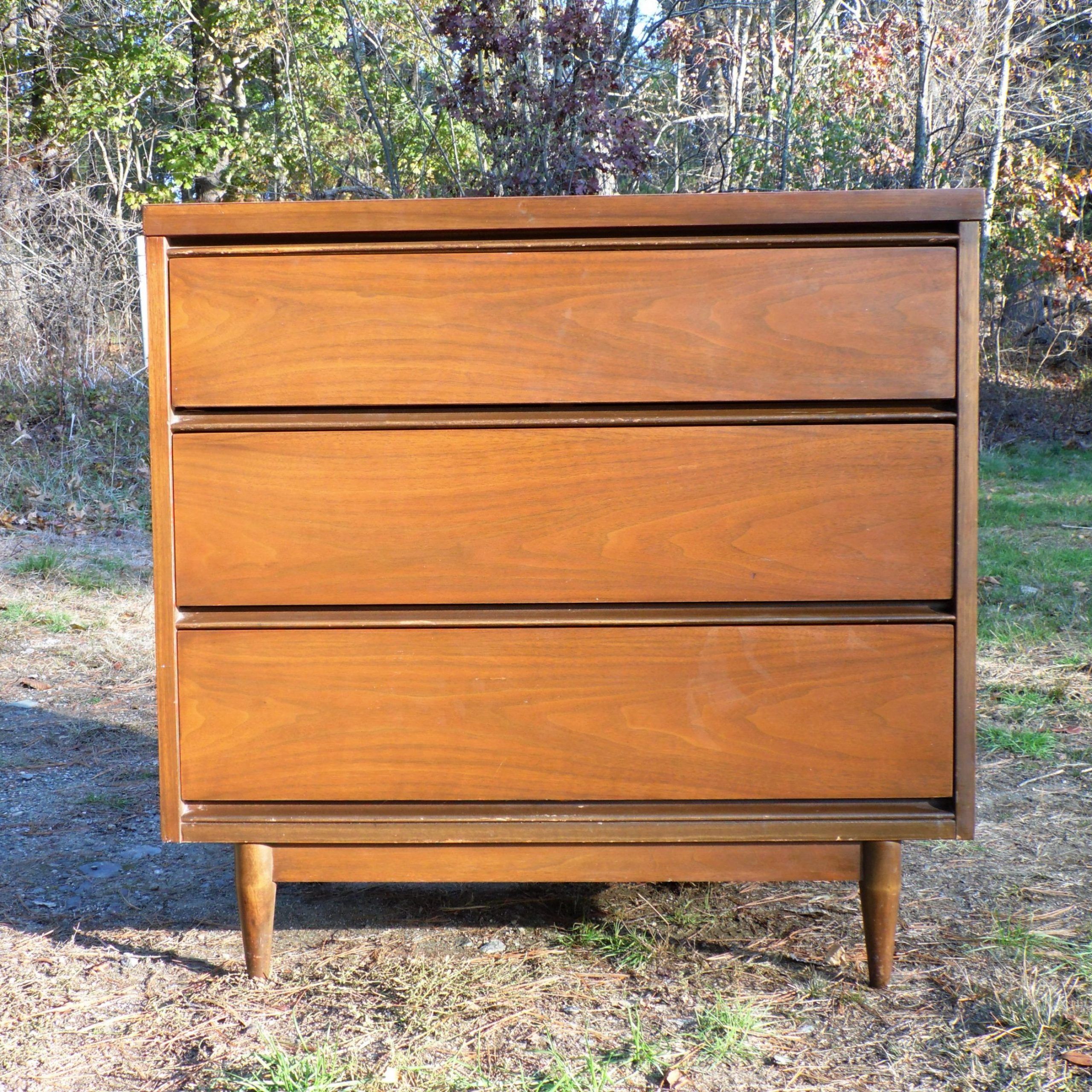 Vintage Mid Century Modern Walnut Dresser Chest Of Drawers With Current Stotfold 32" Wide Drawer Servers (View 5 of 20)