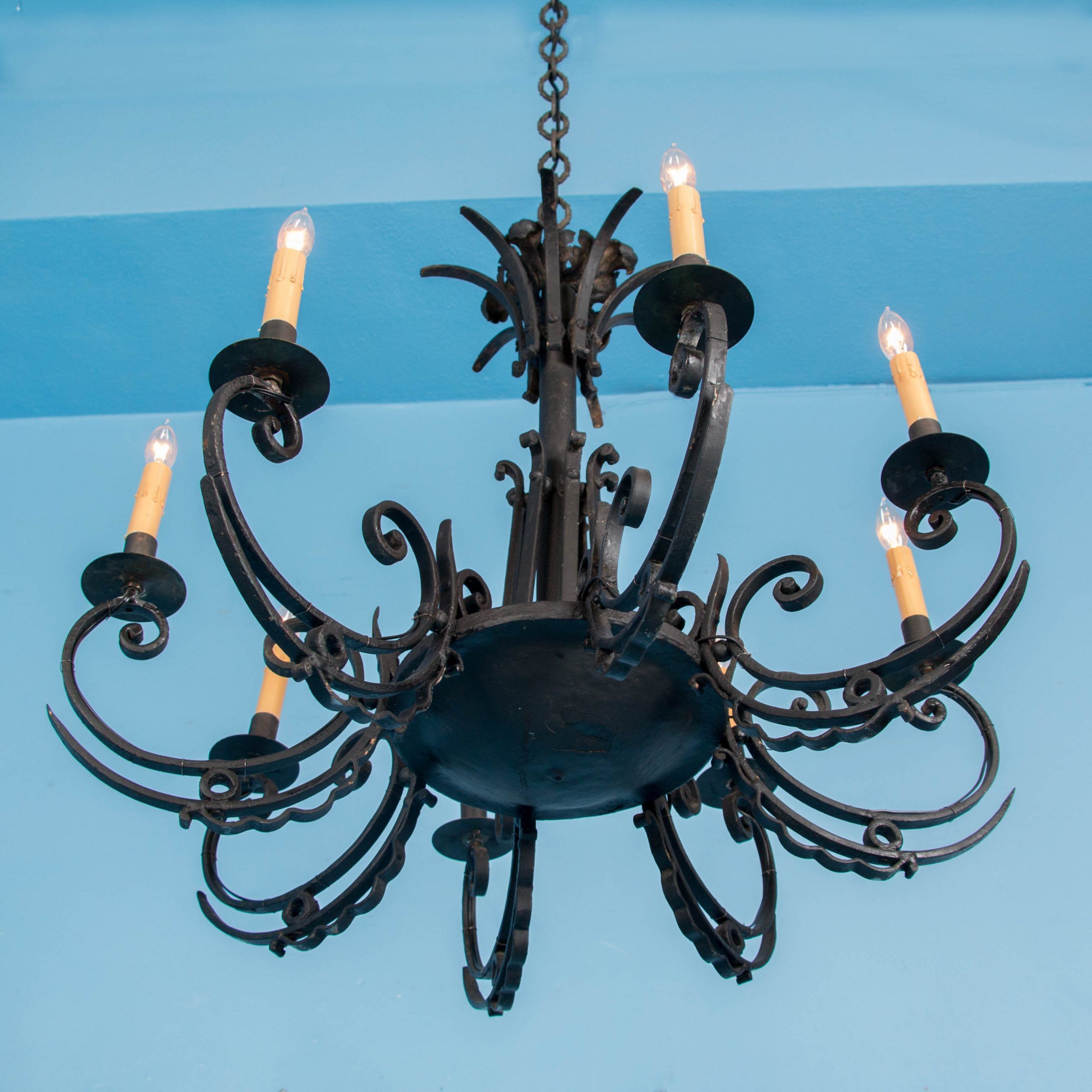 Black Iron Eight Light Minimalist Chandeliers Inside Fashionable Antique French 8 Light Black Iron Chandelier (View 20 of 20)