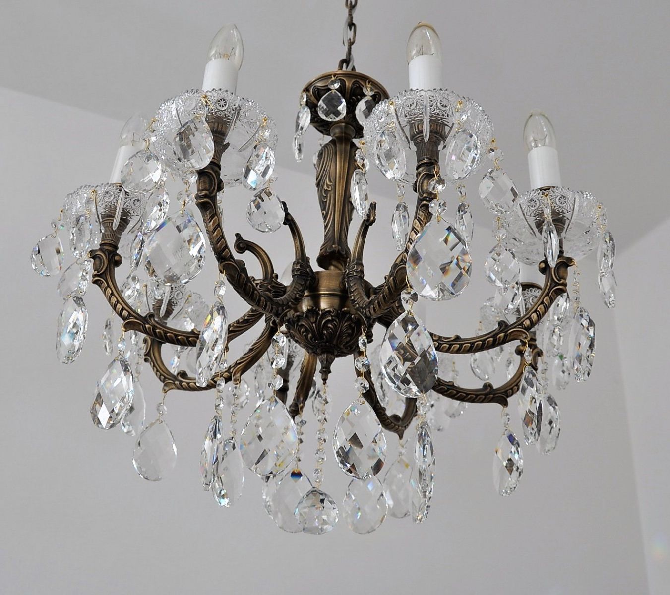 Recent Antique Brass Seven Light Chandeliers With Regard To 8 Arms Brown Cast Brass Crystal Chandelier – Antique Brass (View 11 of 20)