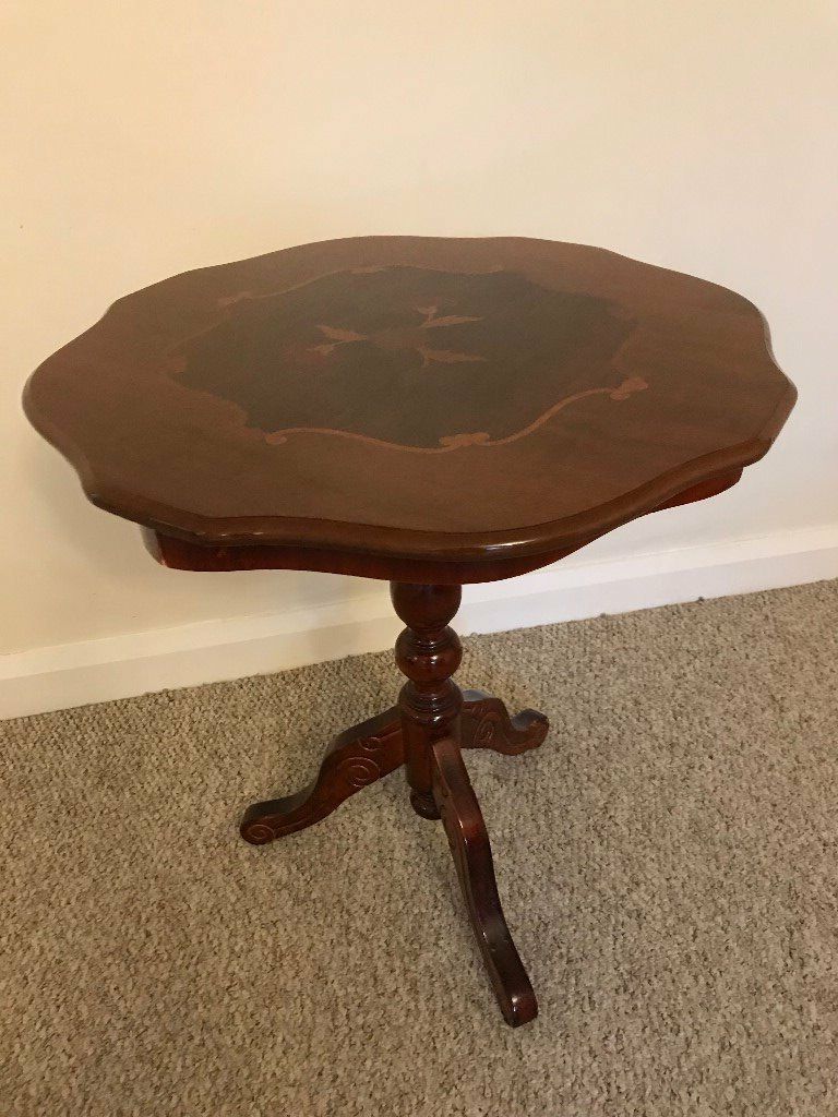 2019 Beautiful Ornate Round Vintage Style Gloss Lacquered Pertaining To Antique Blue Wood And Gold Coffee Tables (View 10 of 20)