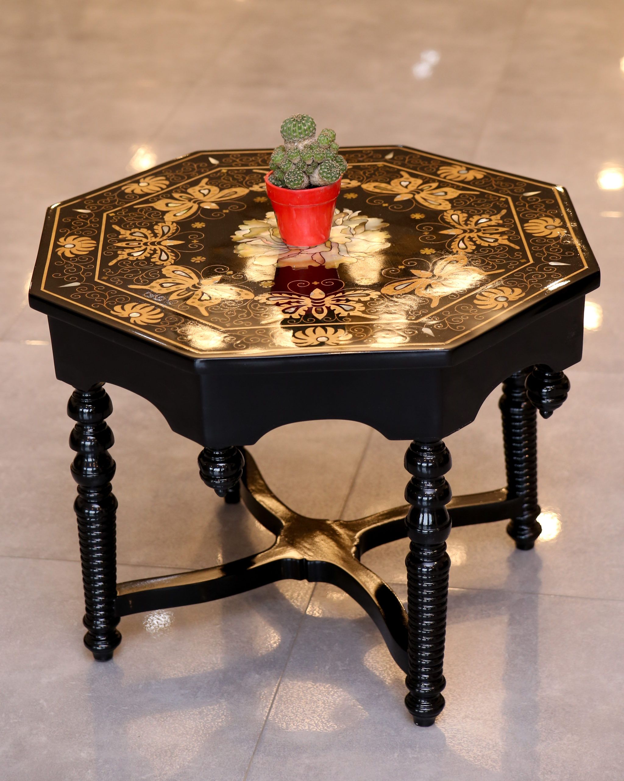 Antique Gold And Glass Coffee Tables Regarding Current Antique Black And Gold Coffee Table (View 4 of 20)