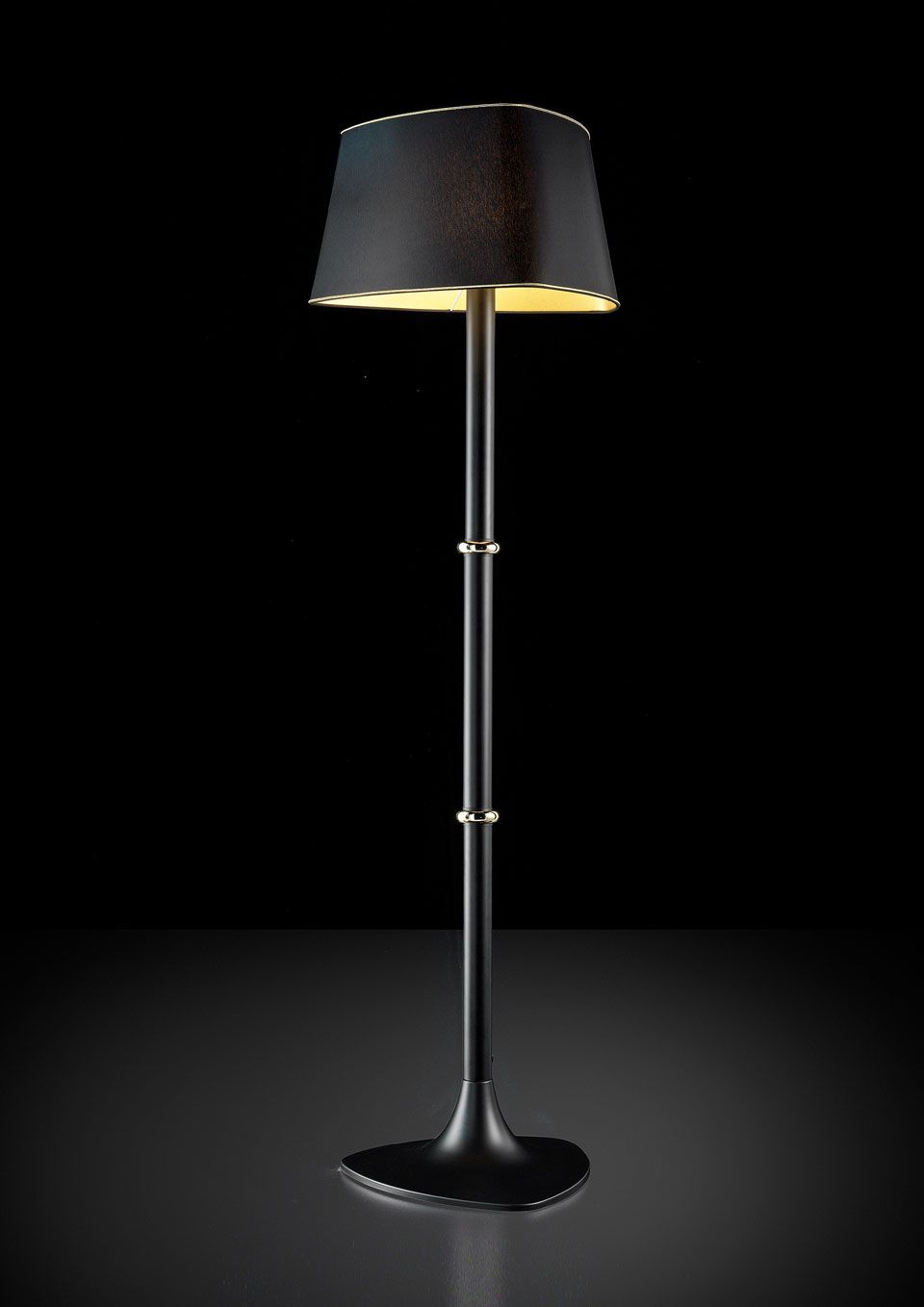 Black And Gold Floor Lamp With Matte Black Metal Foot And Gold Detail Hugo  – Italamp – Lampadaire  Classic And Contemporary Chandelier – Réf (View 7 of 15)