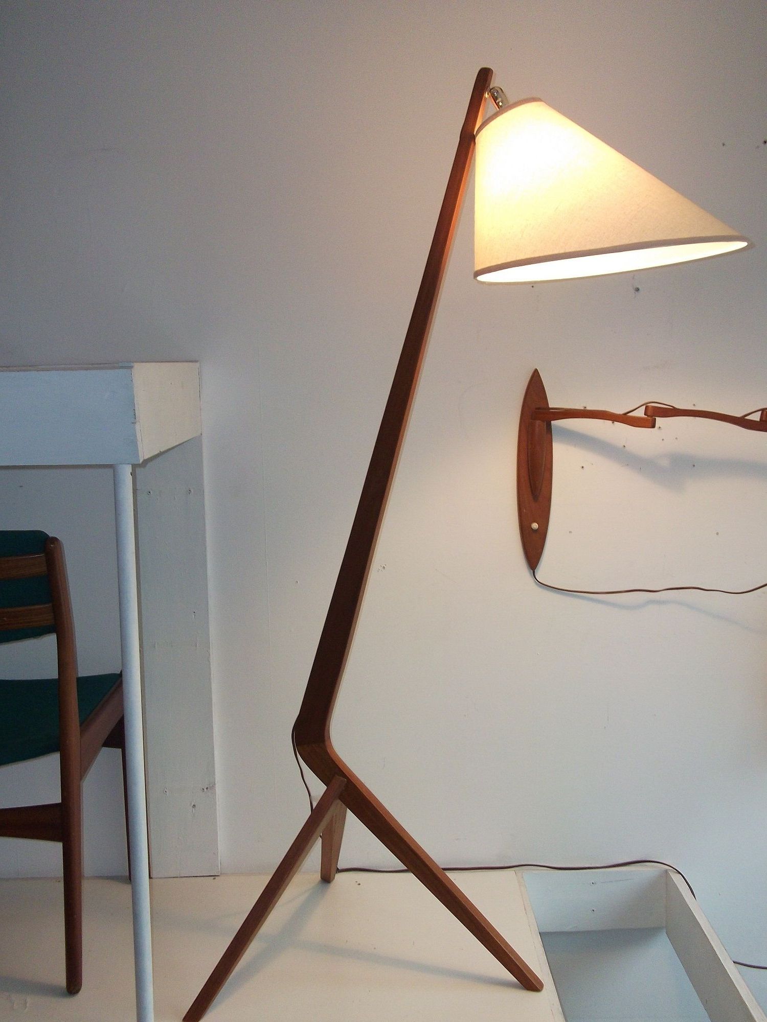 Mid Century Floor Lamps With Popular Mid Century Floor Lamps – Ideas On Foter (View 1 of 15)