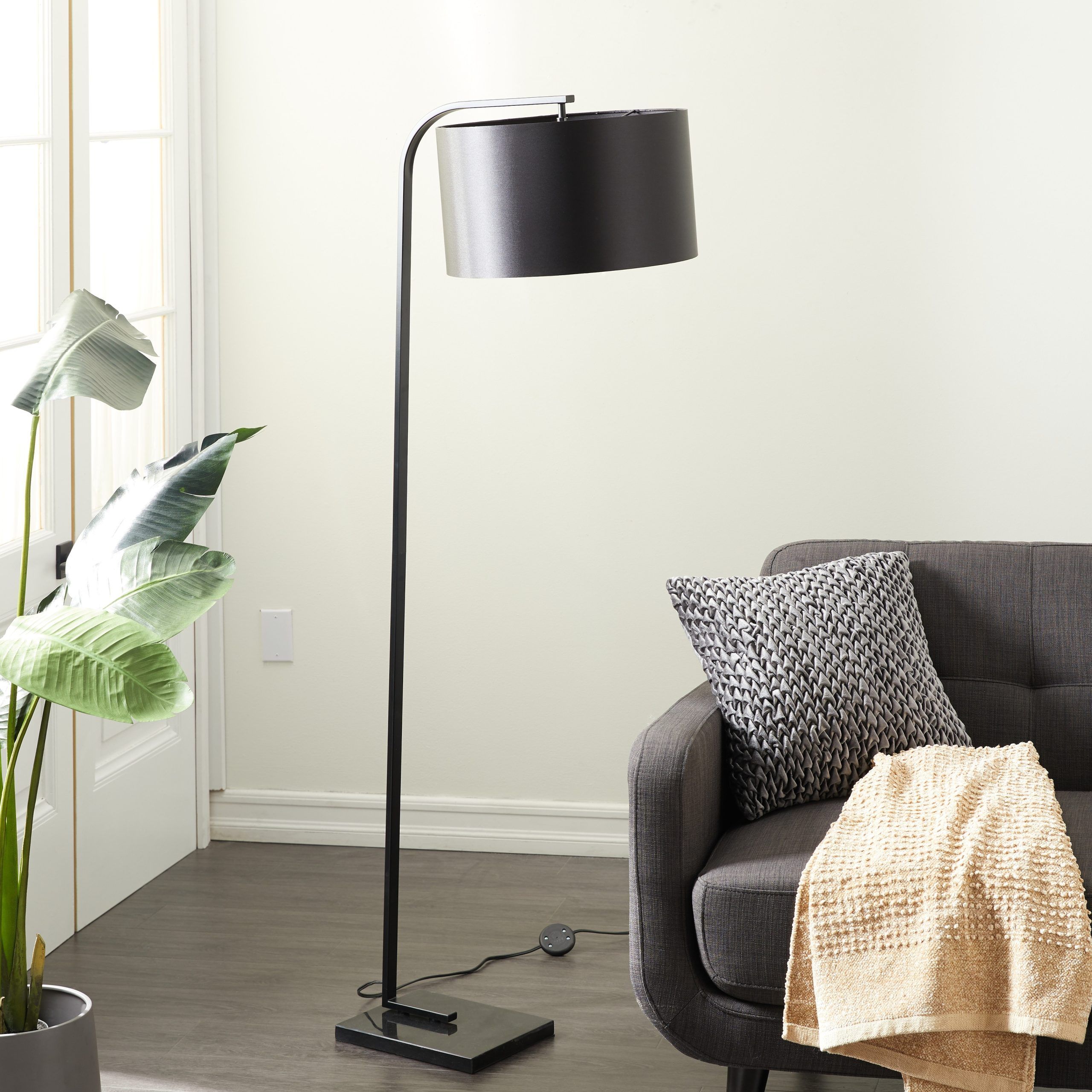 Widely Used Black Metal Traditional Floor Lamp 64 X 16 X 29 – 16 X 29 X 64 – On Sale –  Overstock – 32080722 Throughout Black Metal Floor Lamps (View 15 of 15)