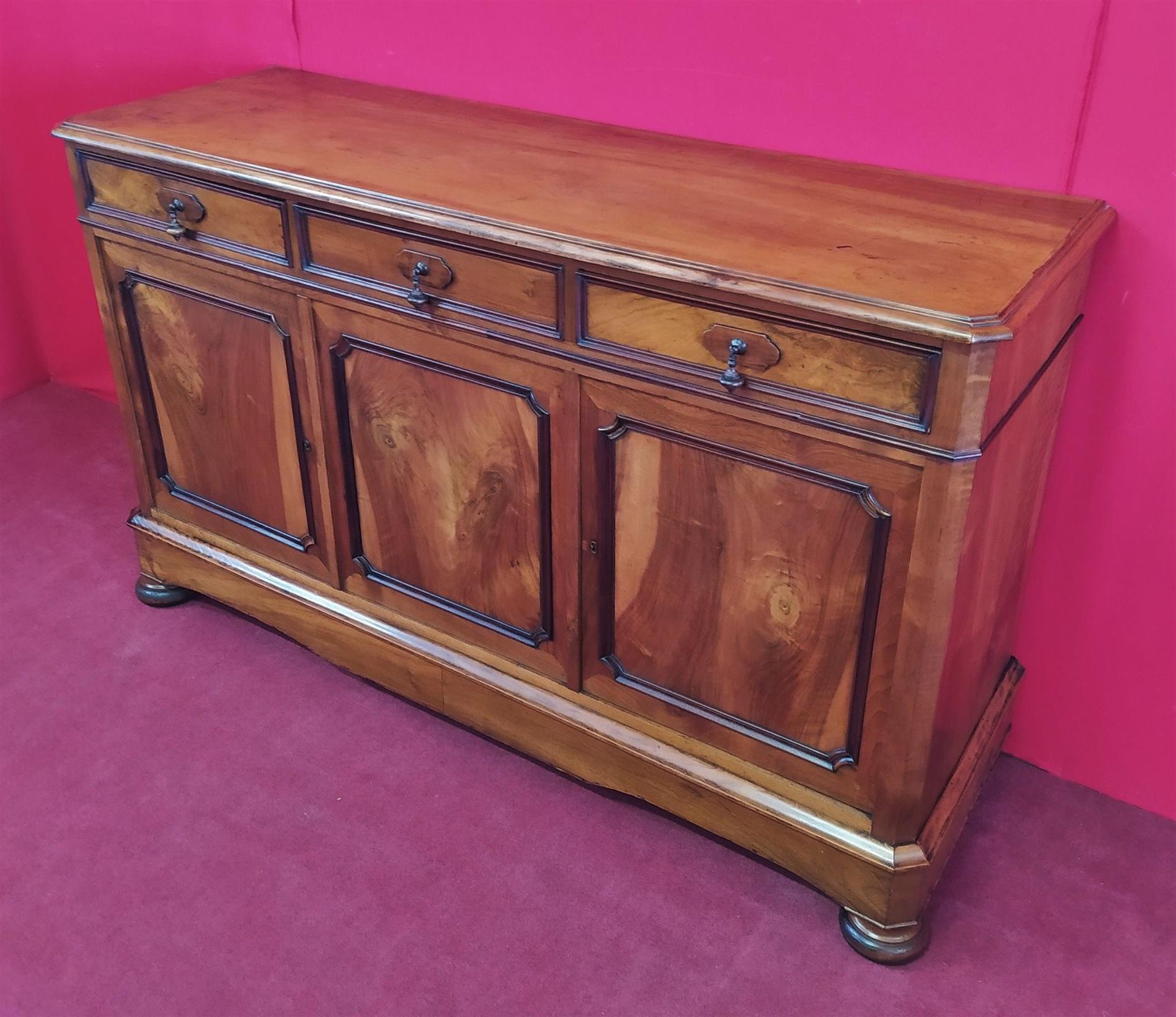 Trendy Sideboard With Three Doors And Three Drawers, In Light Mahogany – Rasolo  Antichità Intended For Antique Storage Sideboards With Doors (View 6 of 15)